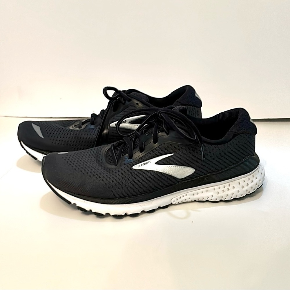 Women’s Brooks Adrenaline 20 running shoes black size 10.5